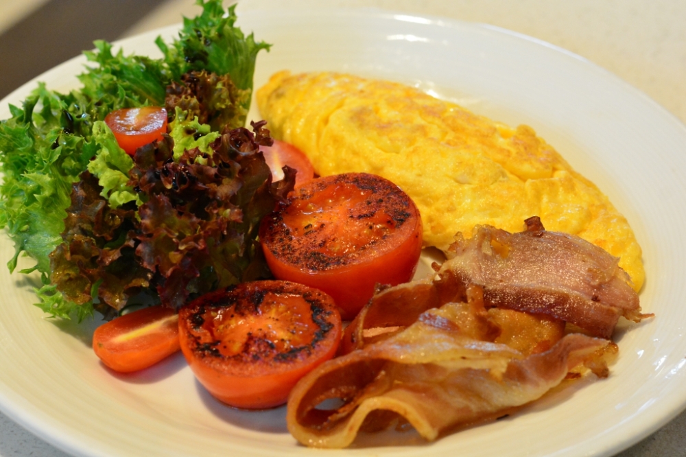 bacon omelette cuisine unplugged pullman bangkok king power