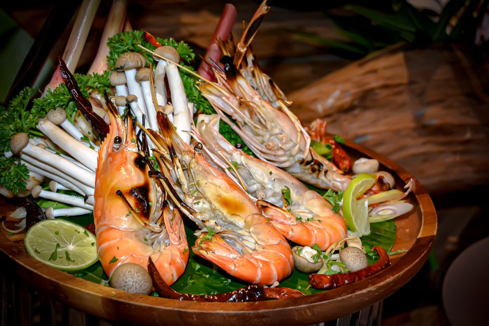 prawns seafood buffet bangkok Berkeley Hotel Pratunam