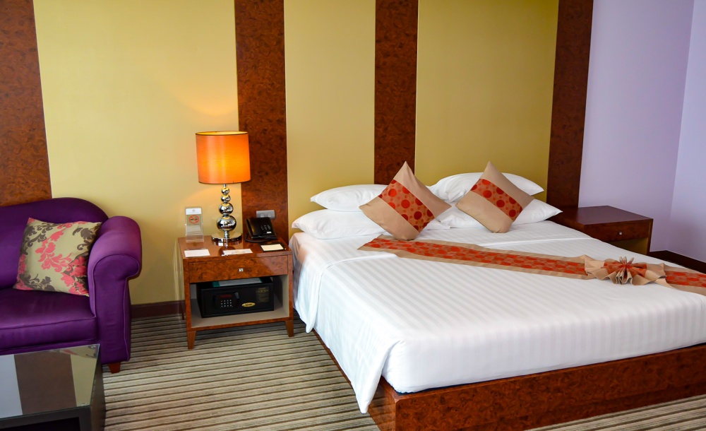 bed luxury room Berkeley Hotel Pratunam bangkok