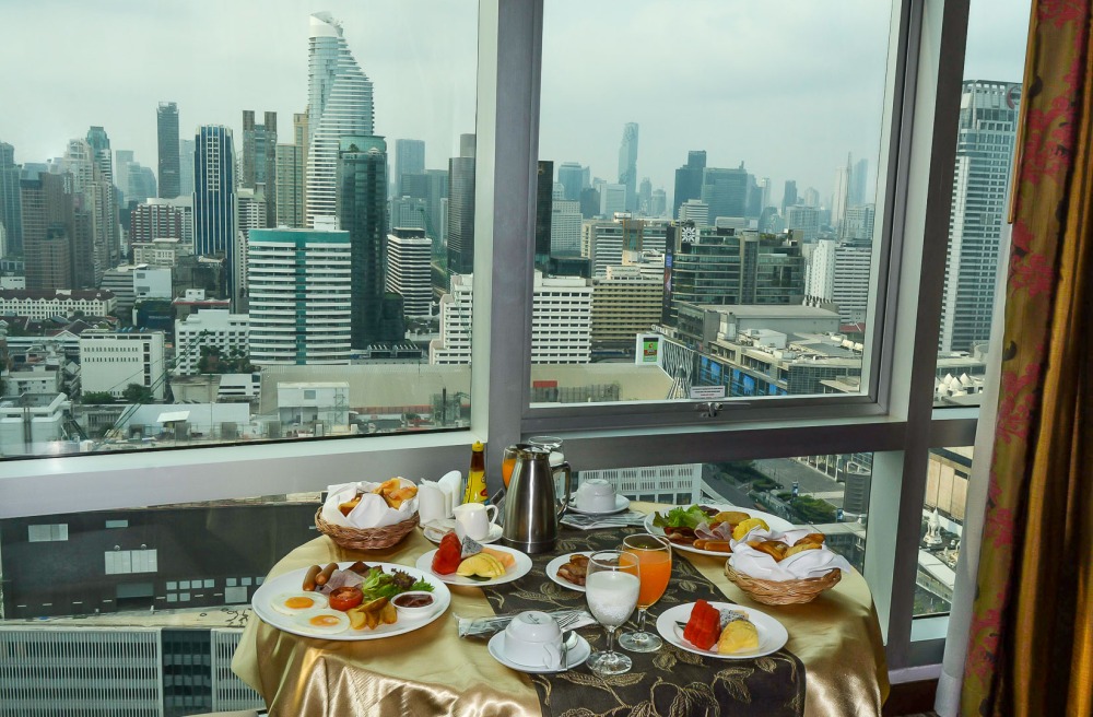 breakfast luxury room Berkeley Hotel Pratunam bangkok
